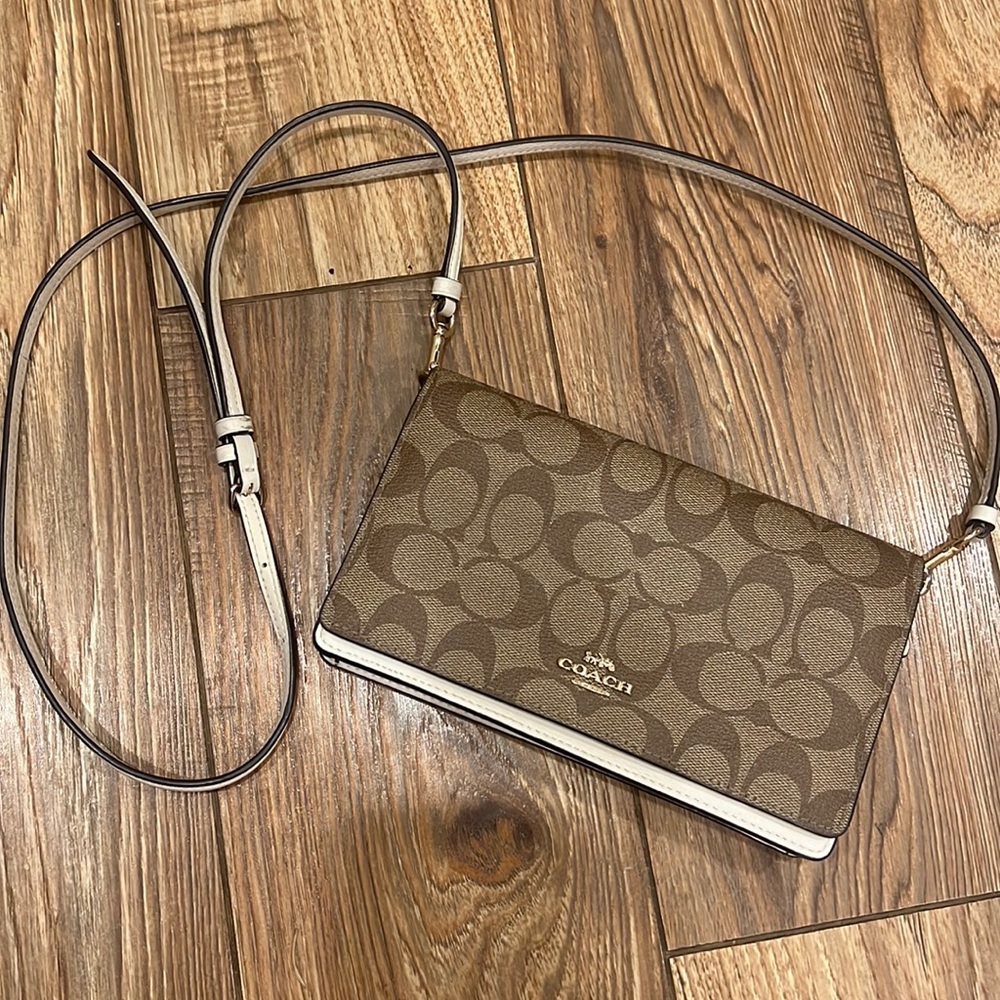 Coach wallet purse! Also can be just a clutch!